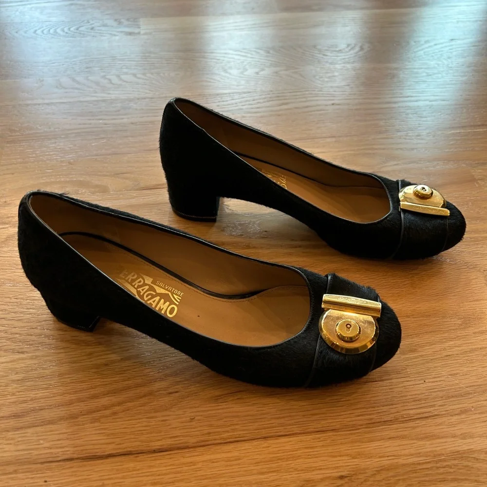 Salvatore Ferragamo Fiamma Black Women's Shoes with gold key lock pump size 10 - Picture 1 of 10